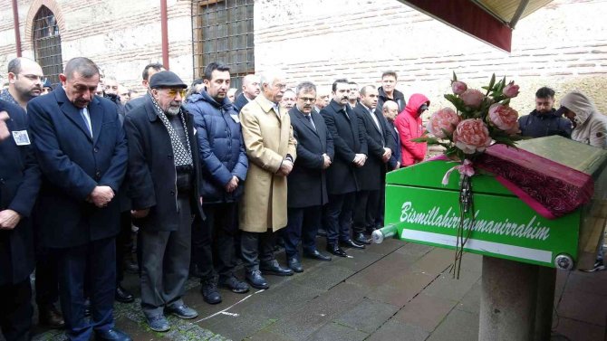 Evinde Ölü Bulunan Kadın Toprağa Verildi
