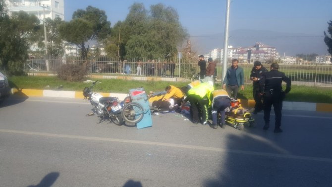 Motosikletler Çarpıştı: 2’si Ağır 4 Yaralı
