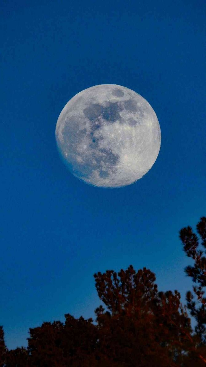 Muğla’da Kartpostallık Dolunay Manzarası