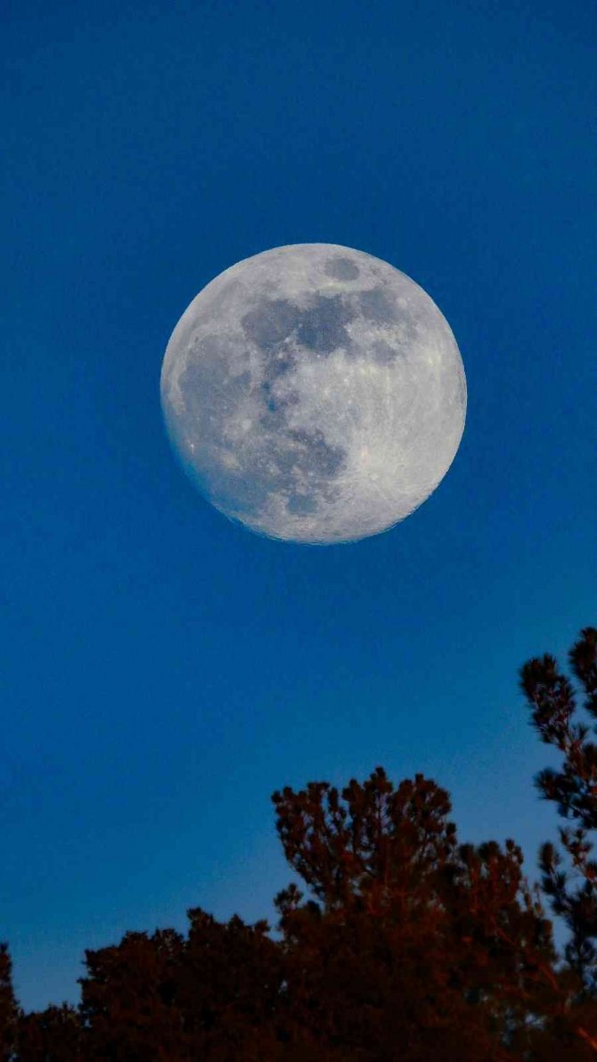 Muğla’da Kartpostallık Dolunay Manzarası