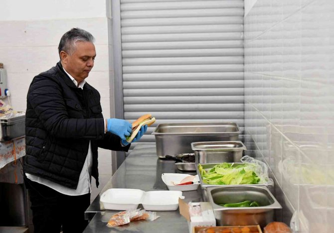 Muratpaşa’dan Ücretsiz Okul Yemeği