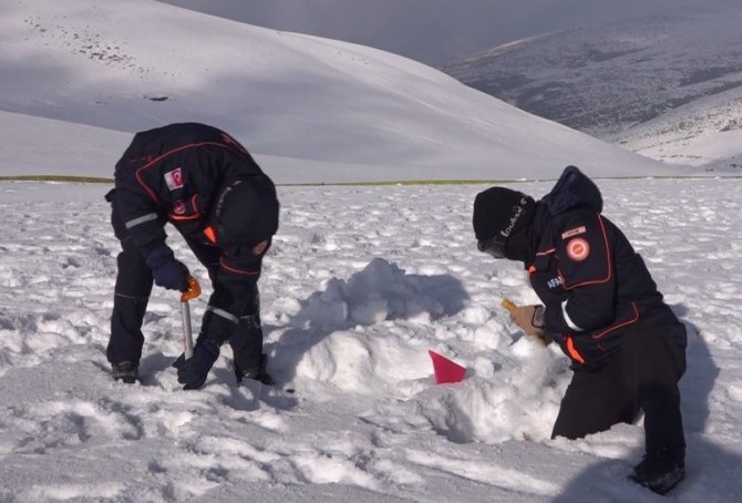 Dondurucu Soğukta Çığ Tatbikatı