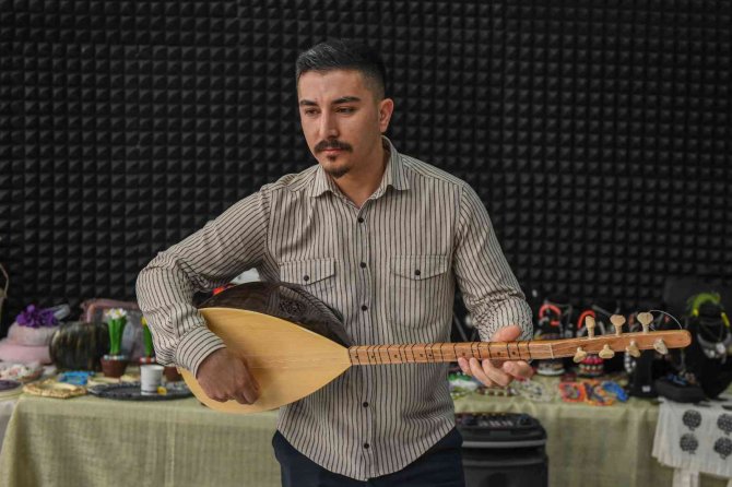 Özel Bireyler, Müzik Kursunda Kendilerini Geliştiriyor