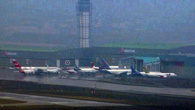 Sabiha Gökçen Havalimanı Pistinde Tavşan Kazası