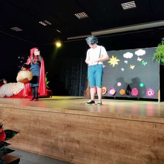 Sahne Tiyatrosu, Erzincan’da 2023 Yılının İlk Tiyatro Perdesini Çocuklar İçin Açtı