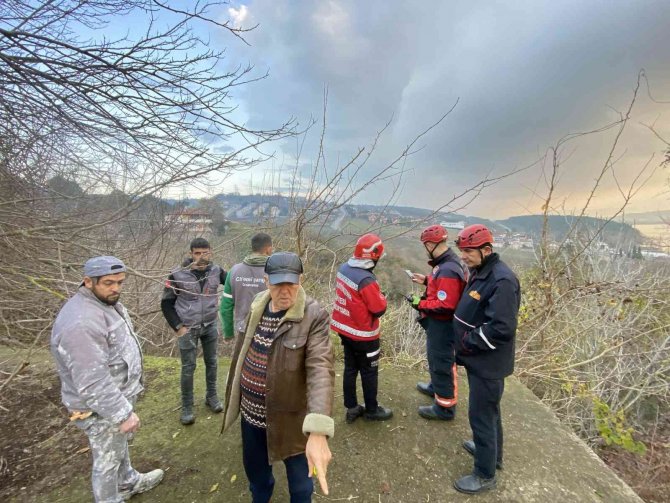 Park Halindeki Aracın El Freni Boşaldı, Faciadan Dönüldü