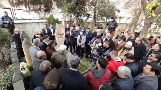 "Kudüs Şairi" Mehmet Akif İ̇nan Kabri Başında Anıldı