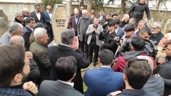 "Kudüs Şairi" Mehmet Akif İ̇nan Kabri Başında Anıldı