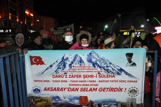 Sarıkamış Şehitleri İçin 10 Binlerce Kişi Meşalelerle Yürüdü