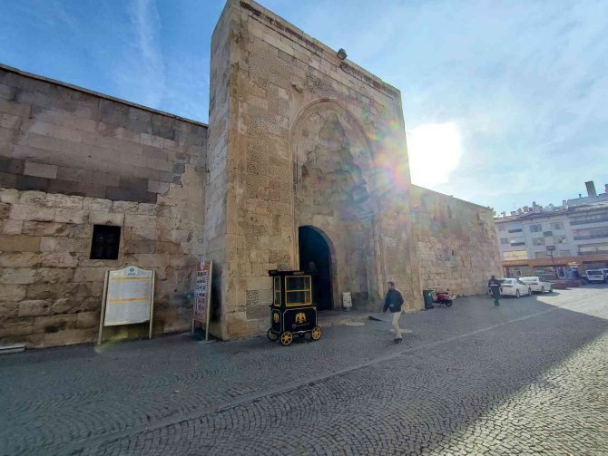 Selçuklu Sultanı I. İ̇zzeddin Keykavus Ölümünün 803’üncü Yılında Mezarı Başında Anıldı