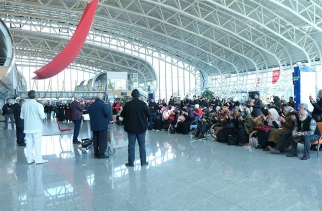 Erzincan’da Umre Yolcuları Dualarla Uğurlandı