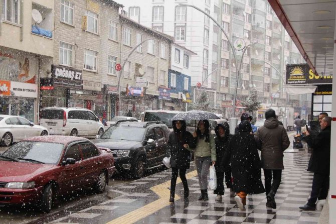 Sungurlu’ya Yılın İlk Karı Yağdı