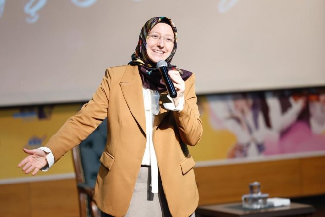 Merve Gülcemal, Sultangazi’de Çocuklara Verilmesi Gereken Manevi Değerleri Anlattı