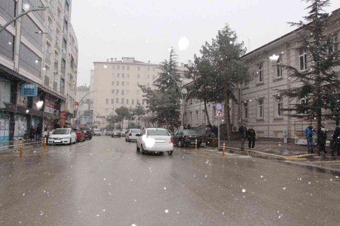Sungurlu’ya Yılın İlk Karı Yağdı