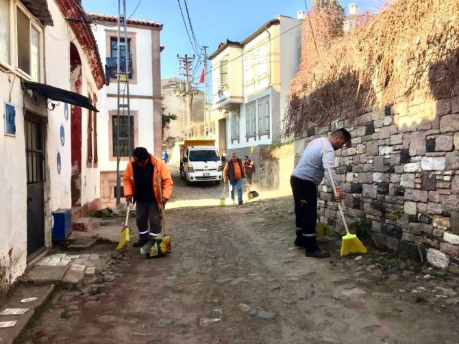 Tarihi Cunda Sokakları Tertemiz