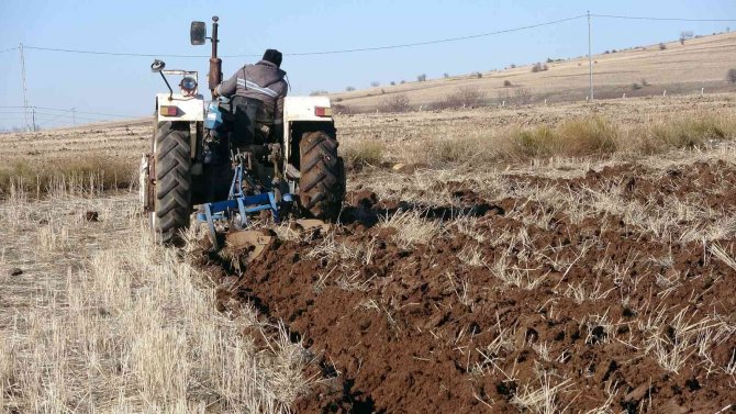 Yozgat’ta Beklenen Yağışların Gelmemesi Hububat Üreticisini Endişelendirirken, Uzmanlara Göre Ciddi Bir Tehlike Yok
