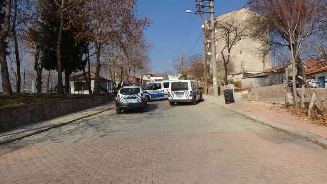 İ̇ki Grup Arasında Çıkan Silahlı Kavgada 1 Kişi Ağır Yaralandı