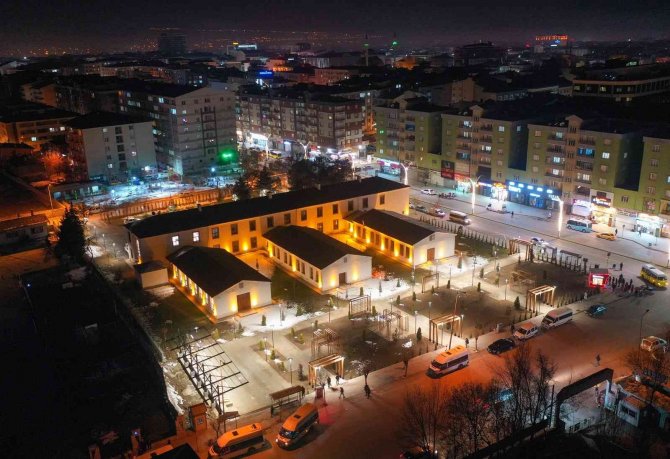 İ̇çerisinde 60 Bin Kitap Bulunan Halk Kütüphanesi Işıl Işıl Oldu