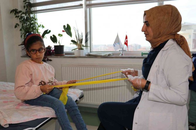 Urartu Göz Fizik Tedavide Öncü Oldu