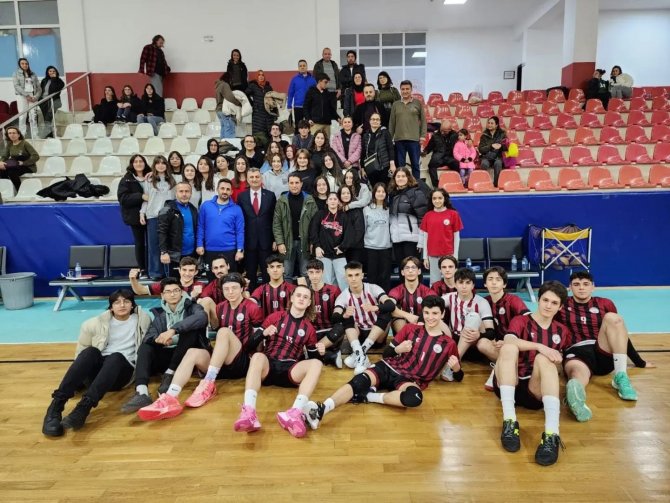 Yeni Kurulan Voleybol Takımı, İlk Maçından Galibiyetle Ayrıldı