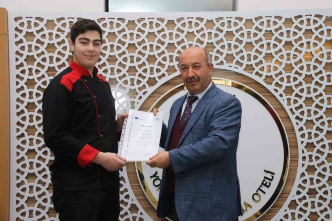 Yurt Dışında Stajlarını Tamamlayan Yoncalı Mtal Öğrencilerine Belgeleri Verildi