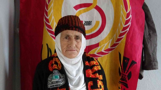 78 Yaşındaki Kadriye Teyzenin Galatasaray Tutkusu