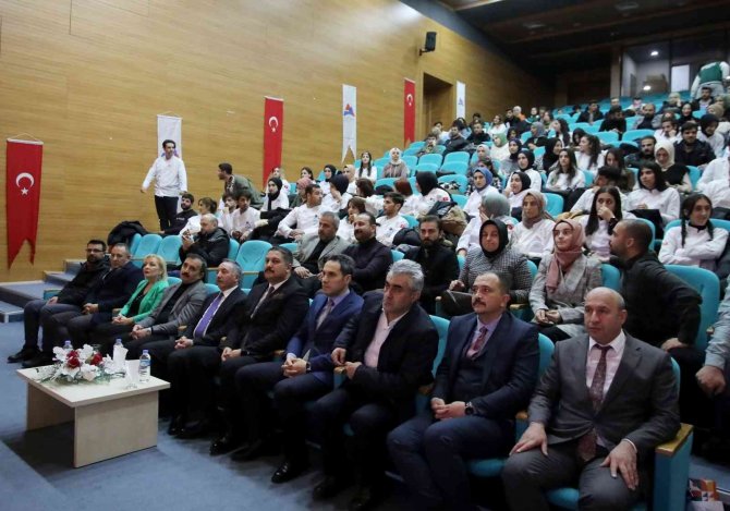 Ai̇çü Gastronomi Bölümü Öğrencileri İ̇çin “Önlük Giyme” Töreni Düzenlendi