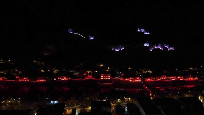 Amasya’da Tarihi Restorasyon Tamamlandı, Işıklandırma Yenilendi: Görenler ‘Rüya Şehir’ Diyor