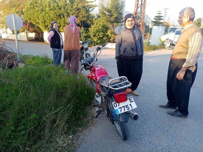 Gazipaşa’da Hafif Ticari Araçla Motosiklet Çarpıştı: 3 Yaralı