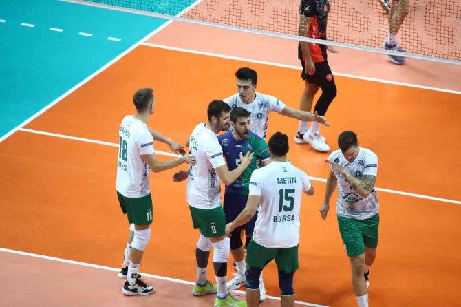 Bursa Büyükşehir Belediyespor İkinci Yarıya Sahasında Ziraat Bankkart Maçıyla Başlıyor