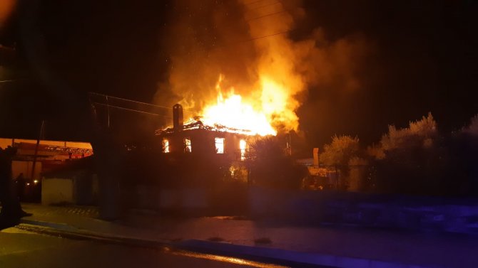Aydın’da Geceyi Alevler Aydınlattı