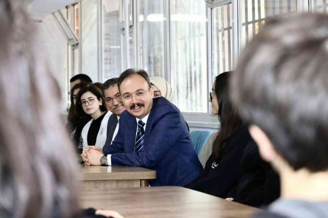 Vali Kızılkaya Öğrencilerin Davetine Kayıtsız Kalmadı