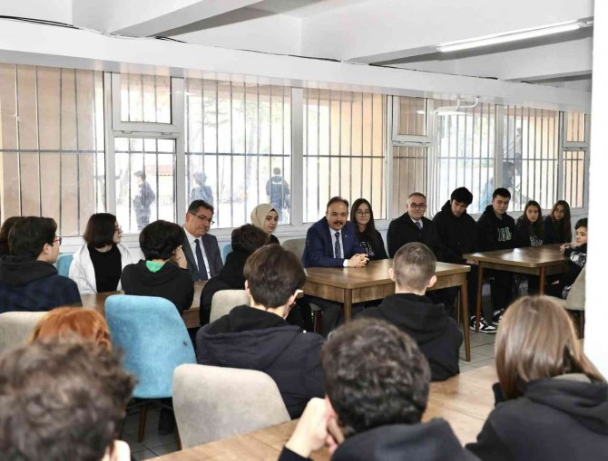 Vali Kızılkaya Öğrencilerin Davetine Kayıtsız Kalmadı