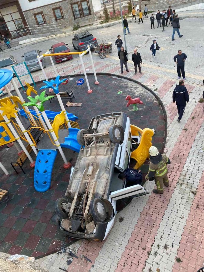Bursa’da Çocuk Parkında Faciadan Dönüldü