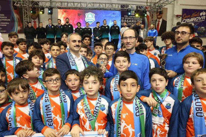 5 Kupa Ve 417 Madalya Kazandılar