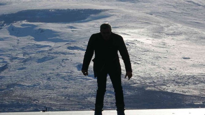 Çıldır Gölü’nde Buz Pateni Keyfi