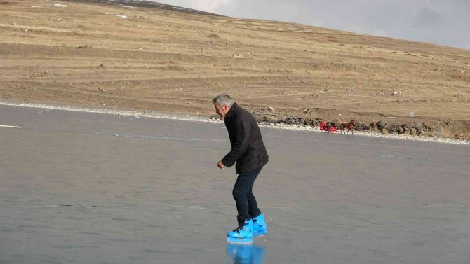 Çıldır Gölü’nde Buz Pateni Keyfi