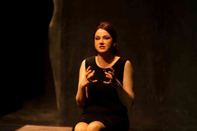 Şehir Tiyatrolarının Oyunu İ̇stanbul Seyircisinden Tam Not