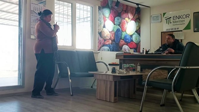 Sahipsiz Araziye İnşa Ettiği Binaları Kiralayan Yaşlı Kadın Gidip Pişkince Para İstedi