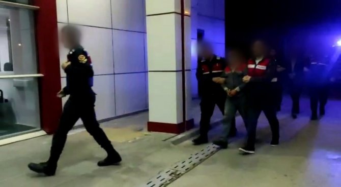 Yaşlı Kadını Gece Maske Takıp Gasp Ettiler, Jasat’a Yakalandılar