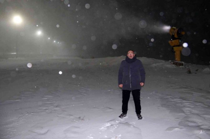 Kayak Merkezinde Özlenen Kar Yağdı