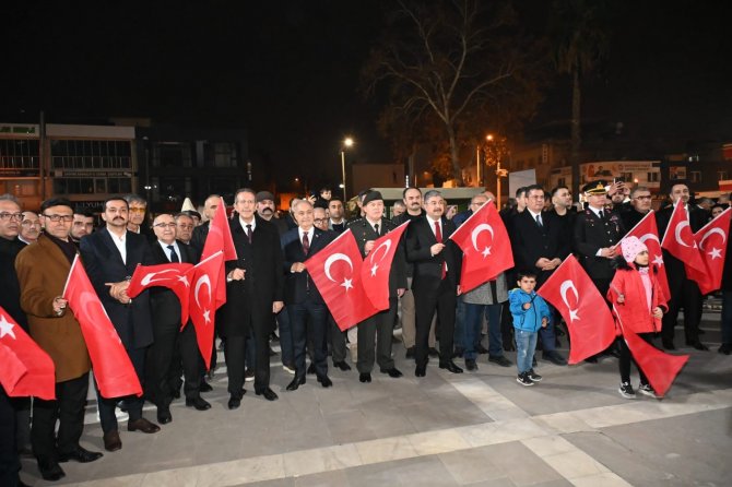 Kurtuluşun 101. Yılında Coşku Dolu Fener Alayı Yürüyüşü Yapıldı