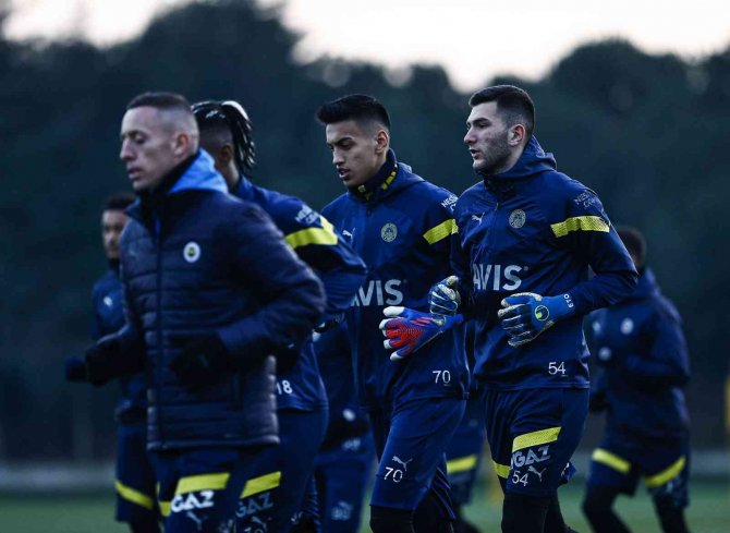 Fenerbahçe, Derbi İçin Kampa Girdi