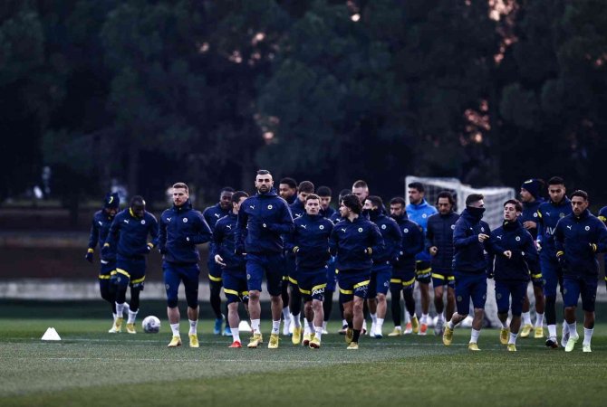Fenerbahçe, Derbi İçin Kampa Girdi