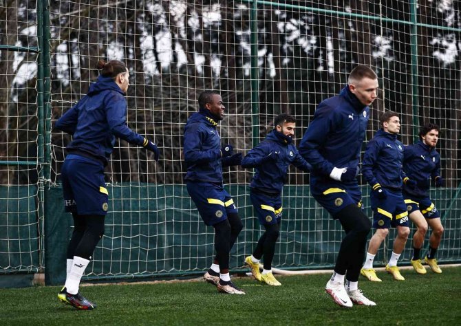 Fenerbahçe, Derbi İçin Kampa Girdi