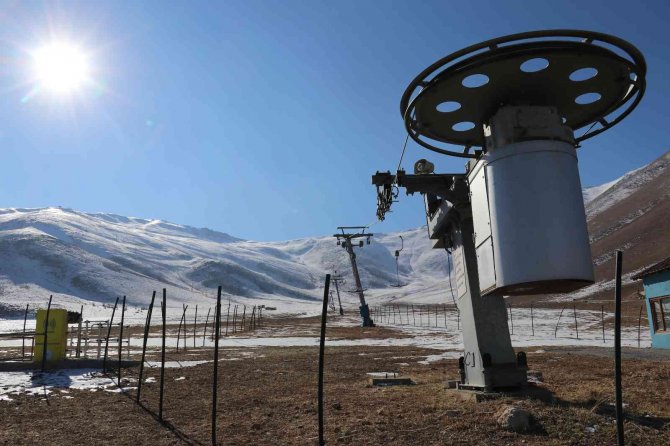 Van’da Beklenen Kar Yağmadı: Kayak Sezonu Açılamadı