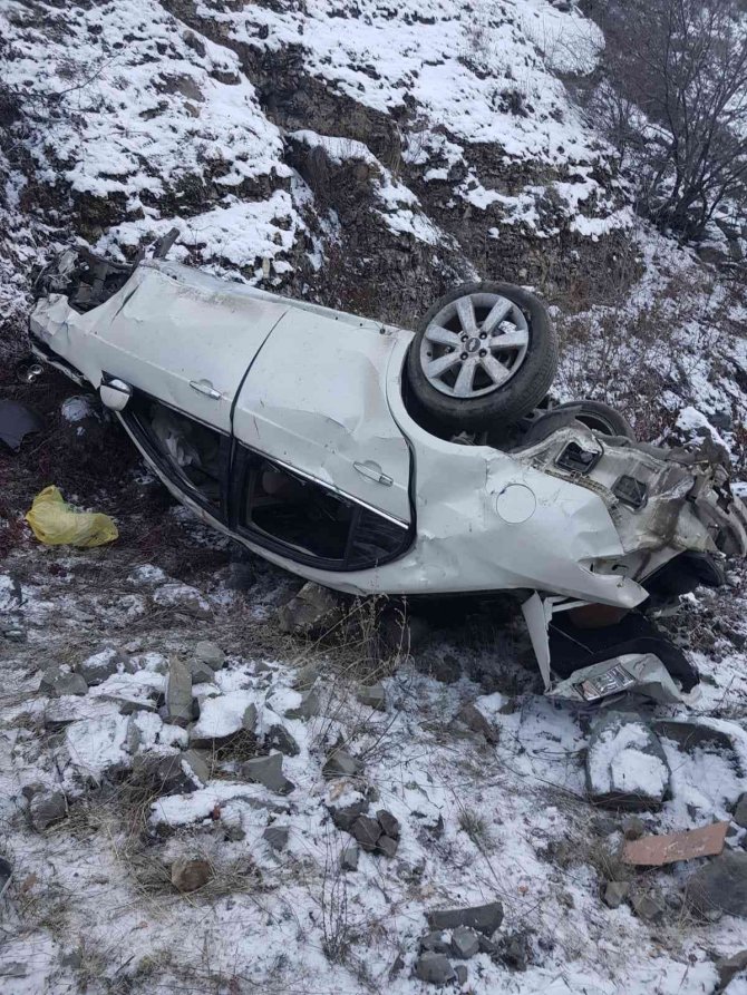 Cenaze Yolunda Trafik Kazası: 6 Yaralı