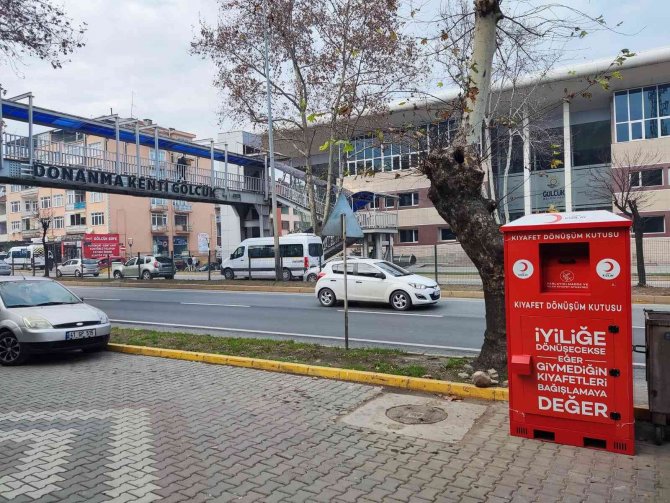 Gölcük’ün 100 Farklı Noktasına Kıyafet Dönüşüm Kutuları Yerleştirildi