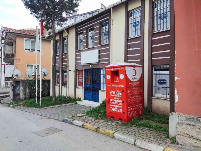 Gölcük’ün 100 Farklı Noktasına Kıyafet Dönüşüm Kutuları Yerleştirildi
