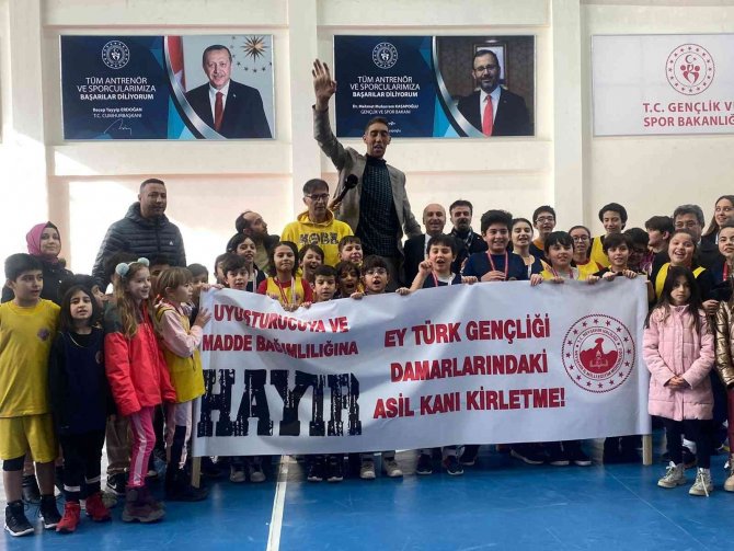 Peribacalarına Gelen ’Dünyanın En Uzun İnsanı’ Sultan Kösen: "Burada Benden Daha Uzunu Var"